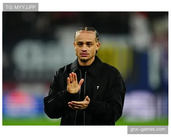 哈维·西蒙斯加盟巴黎圣日耳曼，开启职业生涯新篇章